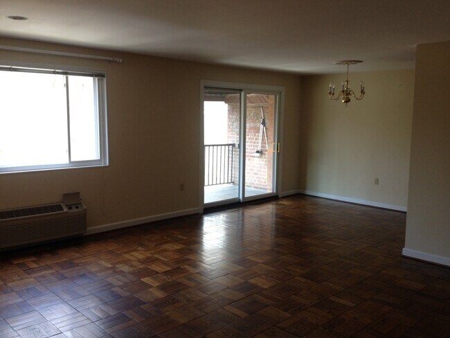 Foto del edificio - 4114 Davis Pl NW