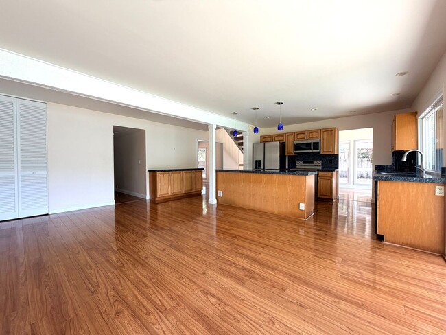 Building Photo - 744 Kalanipuu St