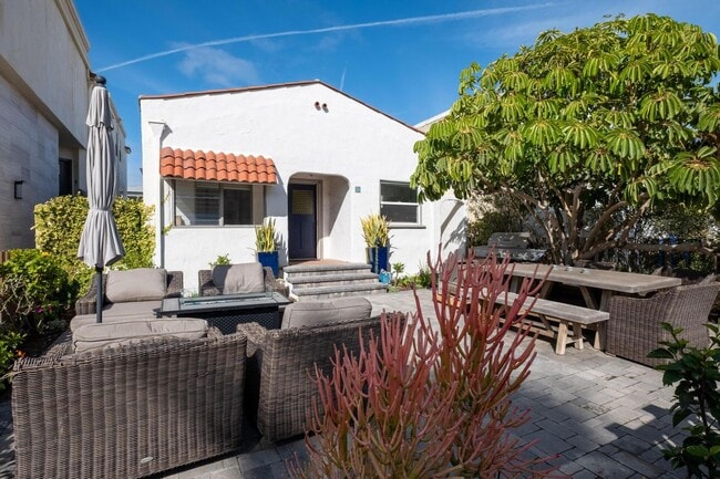 Building Photo - 63 9th Ct