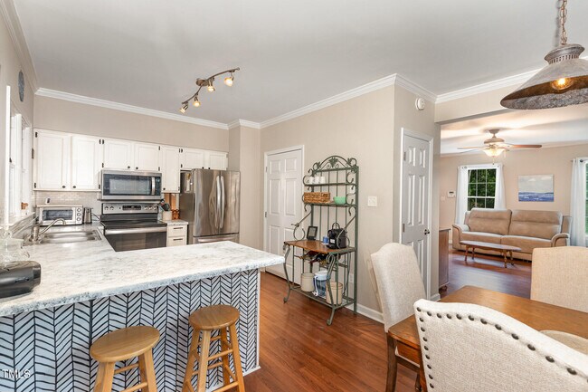 Building Photo - 6225 Waterside Ln