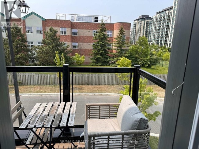 Building Photo - 70-470 Halliford Pl