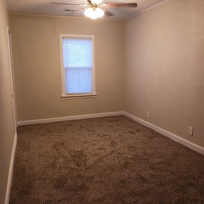 Building Photo - Cute, Remodeled 1 bedroom home!