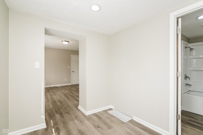 Building Photo - 3050 S Roena St