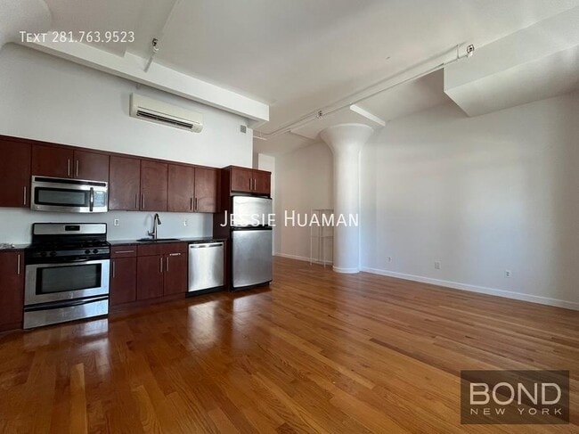 Building Photo - 233 Schermerhorn St