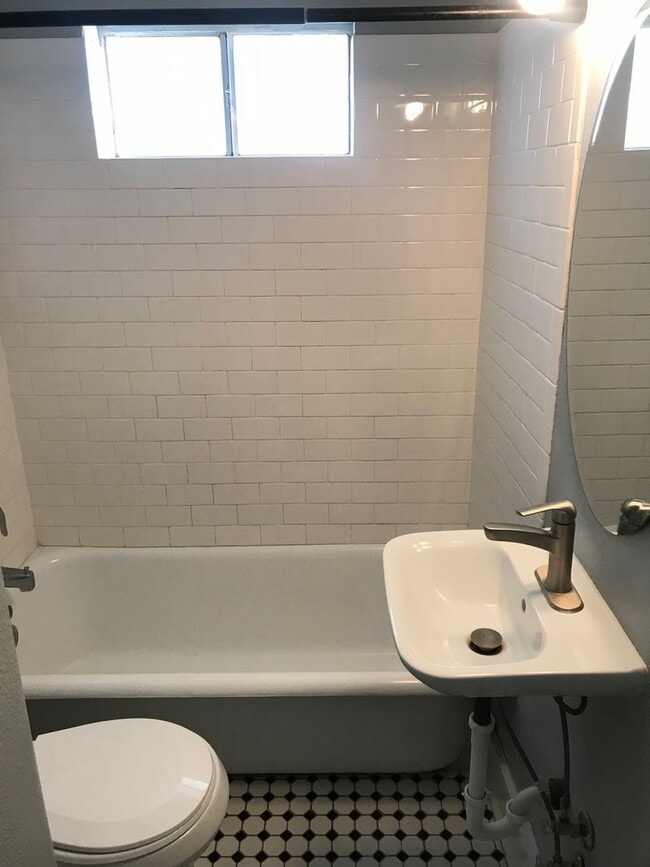 Building Photo - Cute 1 bedroom 1 bathroom house in Garfiel...
