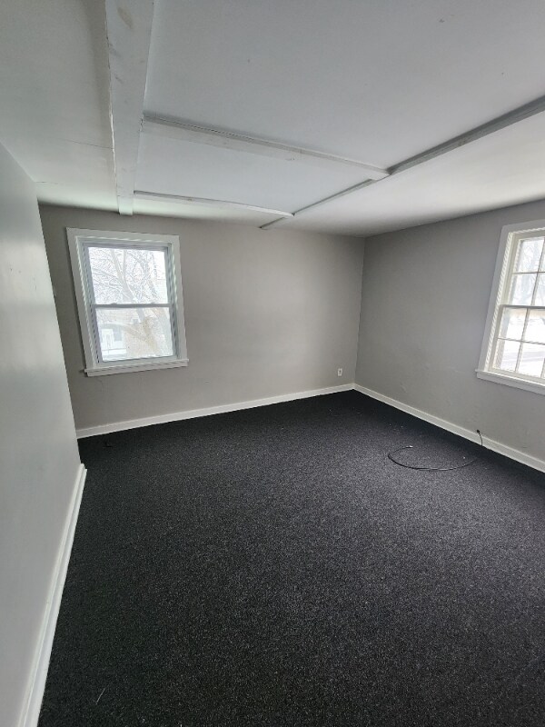 Building Photo - 70 Commodore Ave