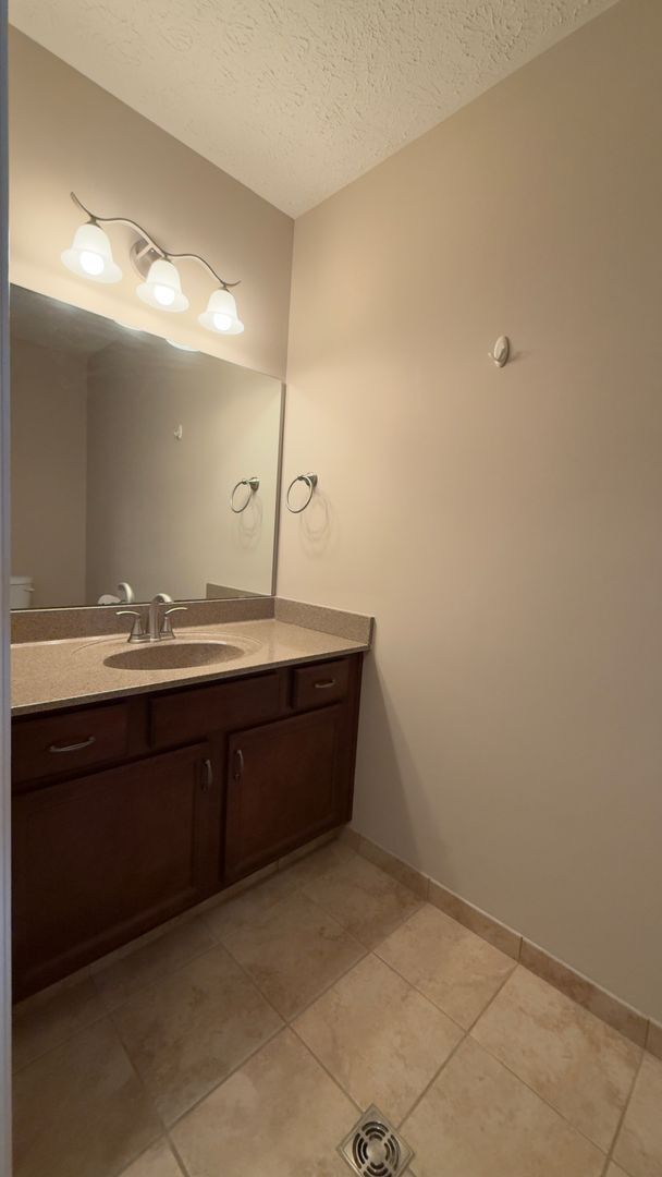 Foto del edificio - Updated 4-Bedroom Gem in West Lafayette – ...