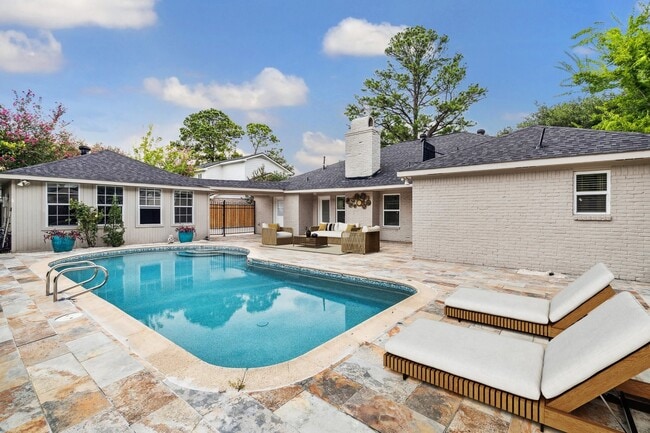 Building Photo - 10211 Olympia Dr