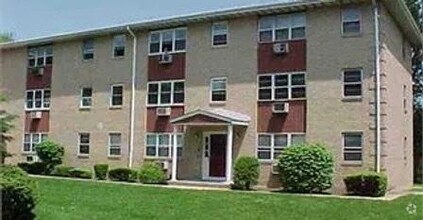Building Photo - 2 Radio Ave
