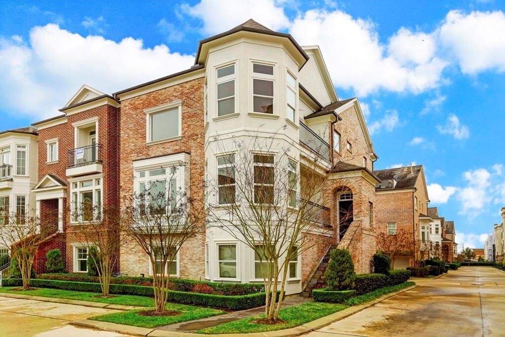 Primary Photo - 1328 Lake Pointe Pkwy