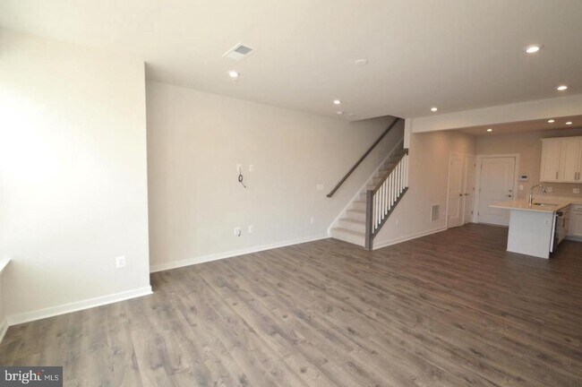 Foto del edificio - 13518 Sayward Blvd