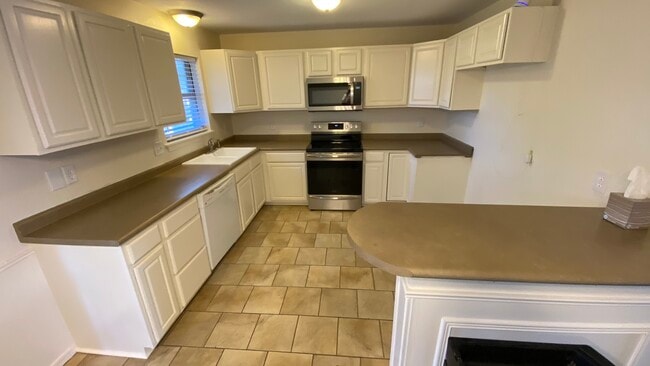 Building Photo - 1610 Christine Rd