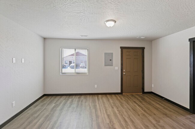 Building Photo - 13824 W Bergen Dr