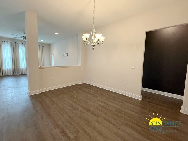 Building Photo - Spacious 4 Bedroom Home in Crestview’s Brooke Estates!