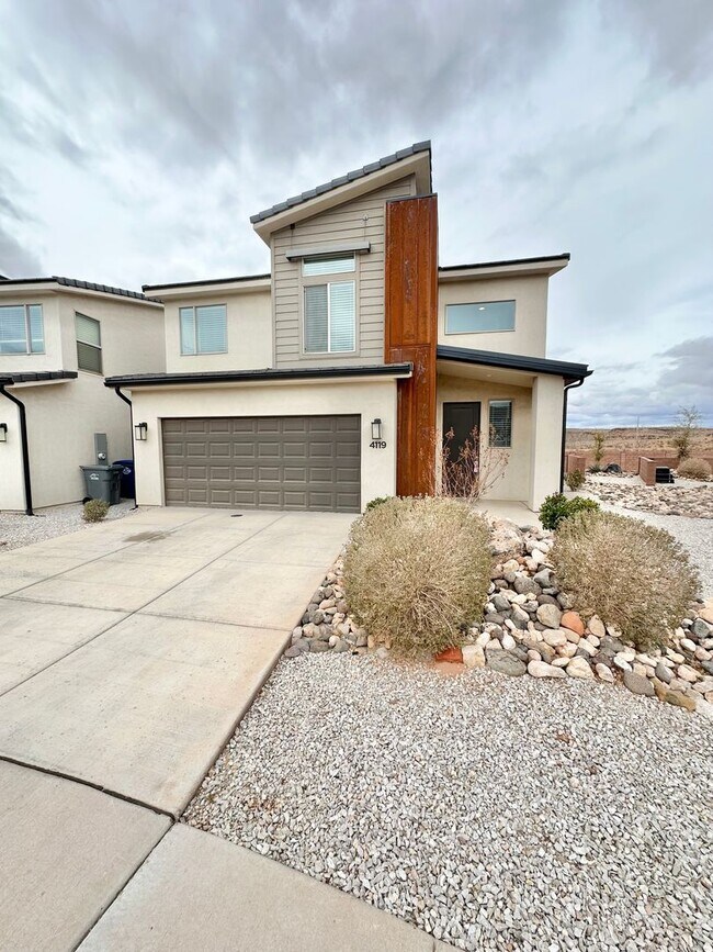 Foto del edificio - SMALL DOG FRIENDLY!!  Beautiful 4 Bedroom ...