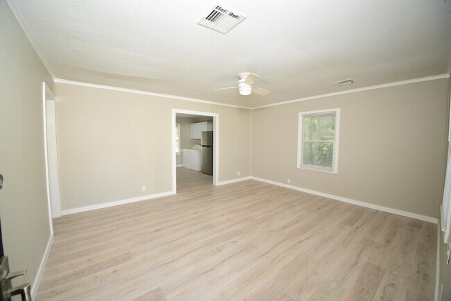 Building Photo - 424 S 73rd E Ave