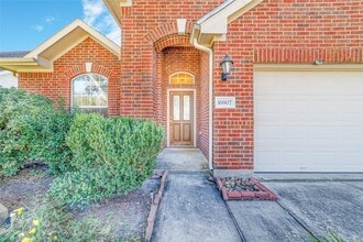 Building Photo - 16907 Great Oaks Glen Dr