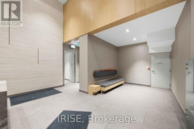 Building Photo - 47 Mutual St