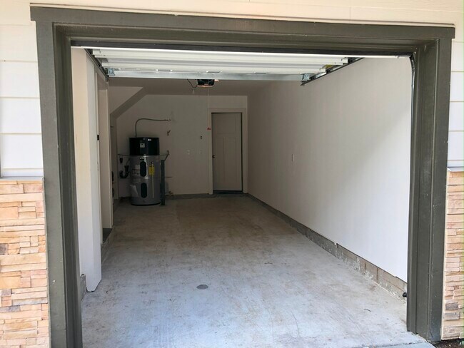 Building Photo - 10405 SW Akilean Ter