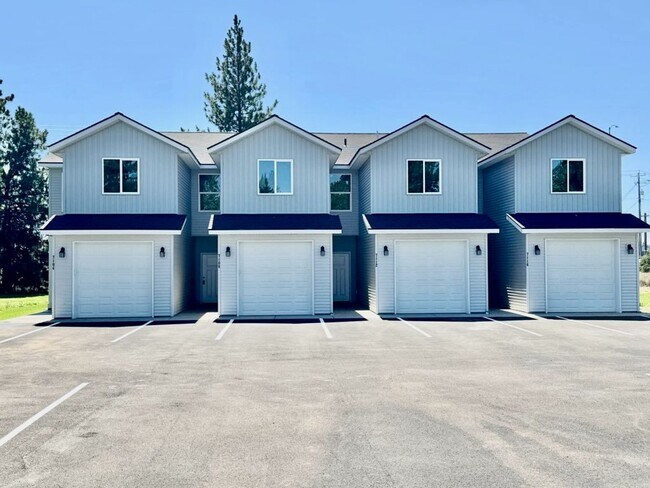 Foto del edificio - Brand new Townhome in heart of Rathdrum