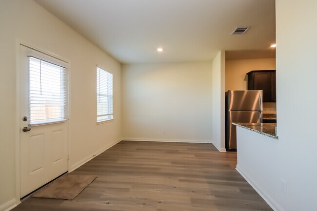 Foto del edificio - 5902 Sapphire Lagoon Rd