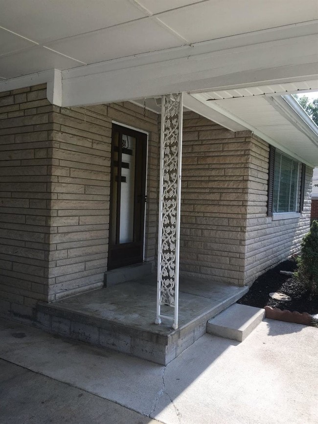 Building Photo - 126 Windsor Dr