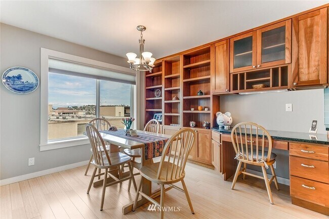 Foto del edificio - Spacious 2 Bedroom Condo with Fireplace & ...