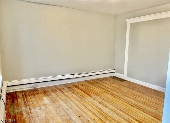 Foto del edificio - 553 Bloomfield Ave