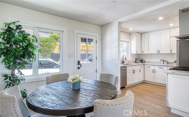 Building Photo - 294 Chiquita St