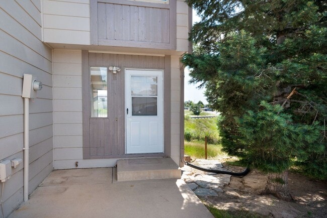 Building Photo - remodeled Monument town home