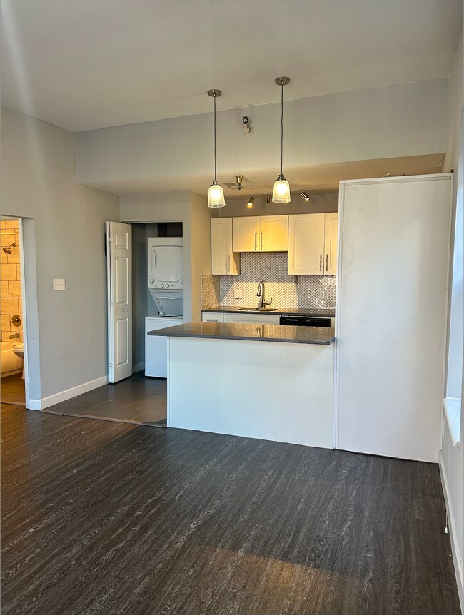 Building Photo - 407 N Taylor Ave