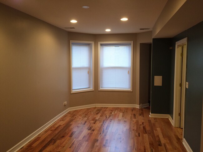 Foto del edificio - 3235 N Hamlin Ave