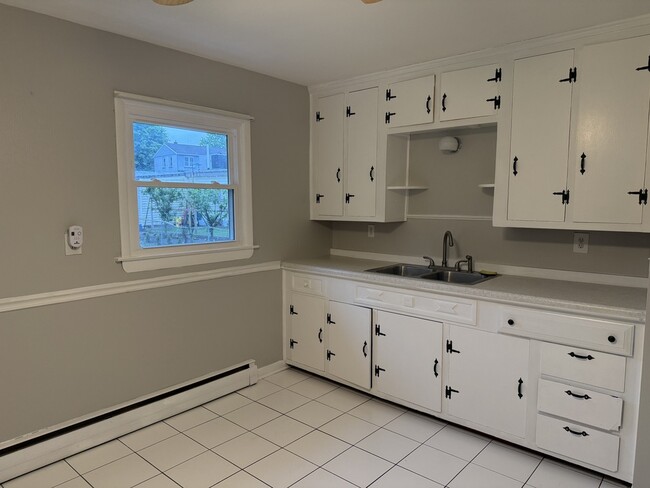 Building Photo - 4B Marlyn Dr