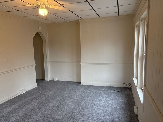 Foto del edificio - Available Now! York College Area! First fl...