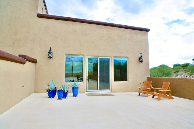 Building Photo - 3900 N Camino Blanco