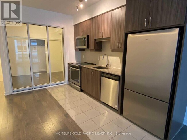 Photo du bâtiment - 9205 Yonge St