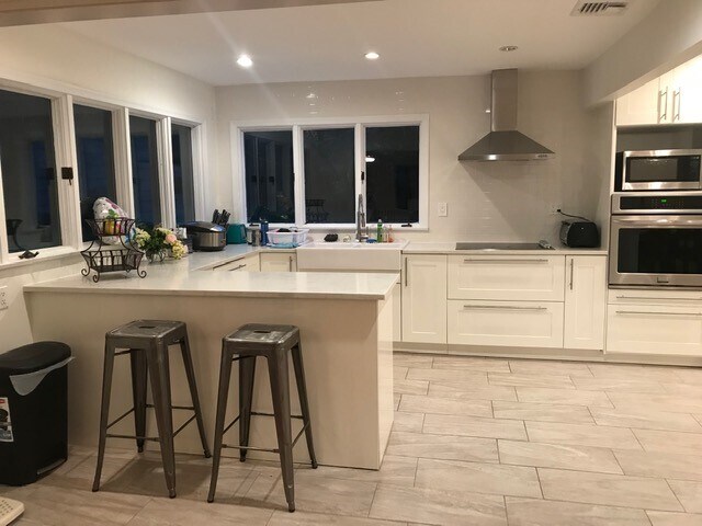 Building Photo - 410 N Farview Ave