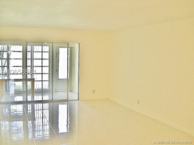 Foto del edificio - 13270 Jog Rd