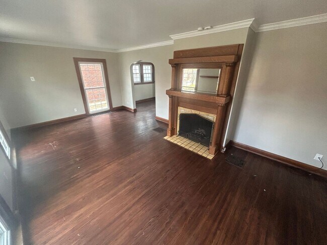 Foto del edificio - Charming 3-Bedroom Home with Finished Basement for Rent!