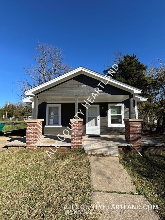 Building Photo - 1700 N Kelham Ave