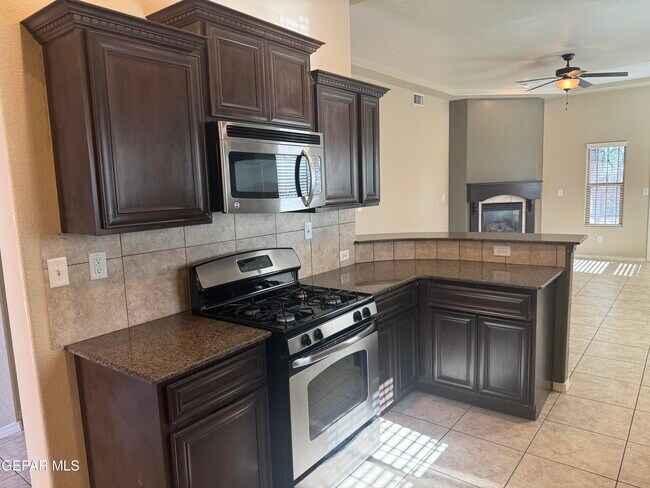 Foto del edificio - 14220 Fabled Point Ave