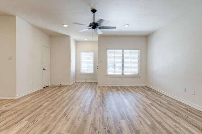 Building Photo - 2 Bedroom Townhome in Escondido - Frenship ISD