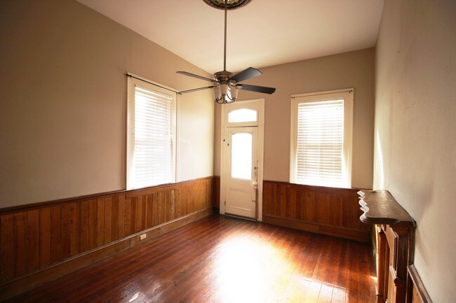 Foto del edificio - 4115 Burgundy St