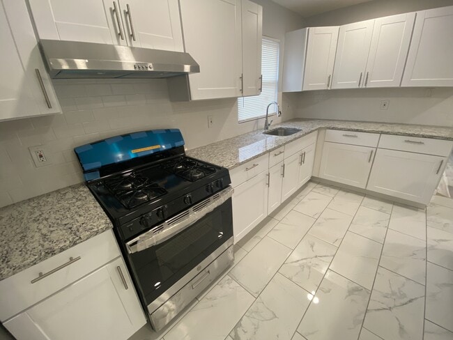 Building Photo - 58 Elderberry Ln