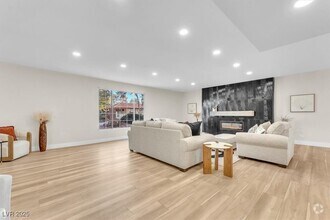 Building Photo - 2868 Vista Del Sol Ave
