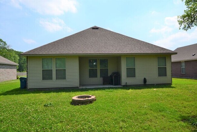Building Photo - 39540 Legacy Lake Dr