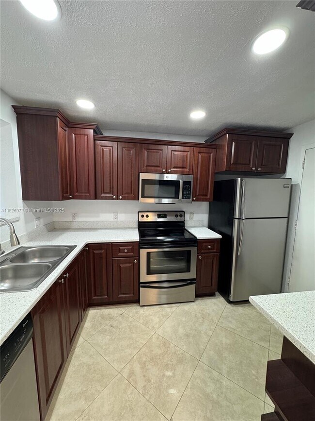 Foto del edificio - 4848 NW 24th Ct