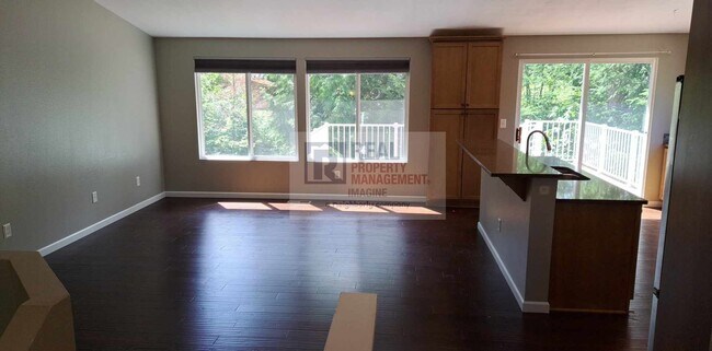 Building Photo - Gorgeous 5 Bedroom, 2.5 Bath Home