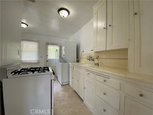 Foto del edificio - 1714 Gillette Crescent