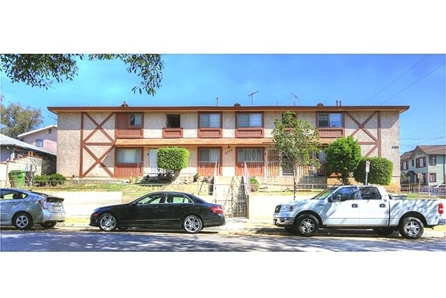 Primary Photo - 2703 Bellevue Ave